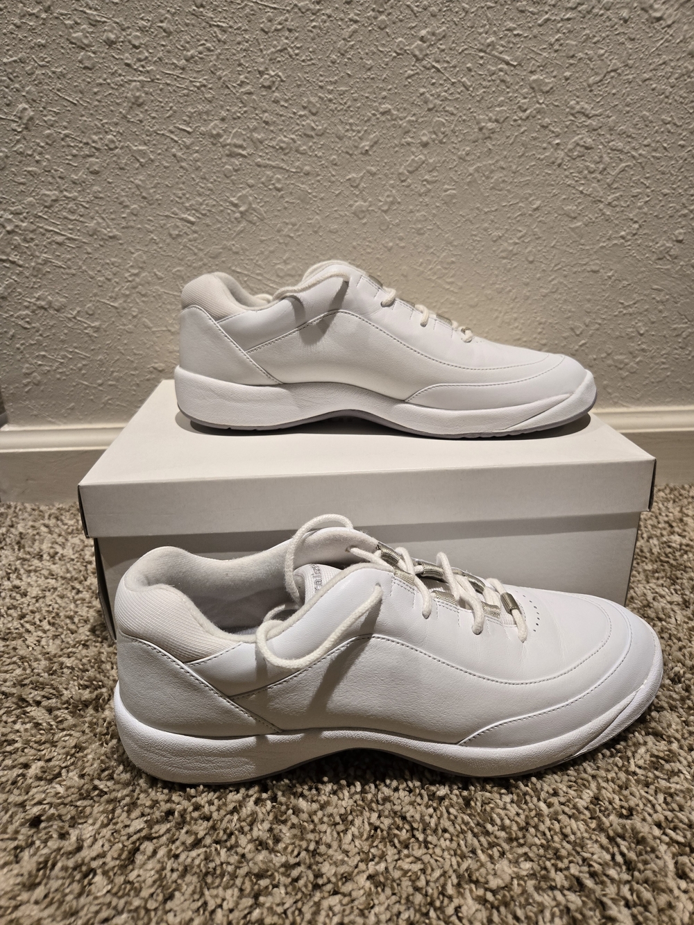 Naturalizer Women's White Leather Sneakers Sz 8